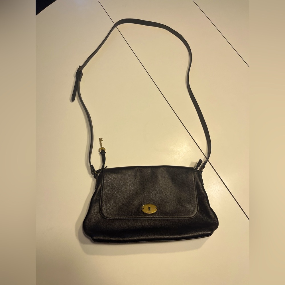 Fossil black leather crossbody purse key included magnetic flap zipper